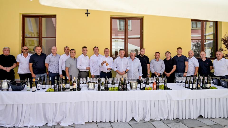 storyeditor/2025-06-28/decanter_vina_vz_zupanija_2025_5.jpg