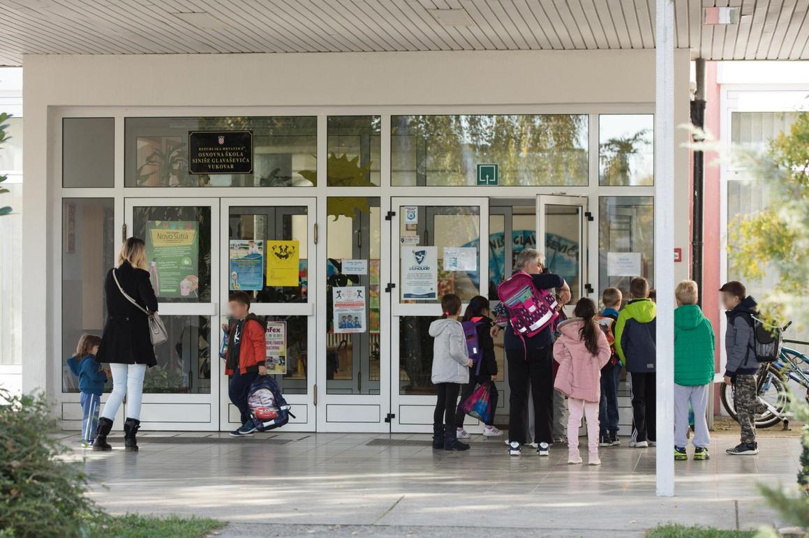 Grad preuzima prava nad osnovnim školama