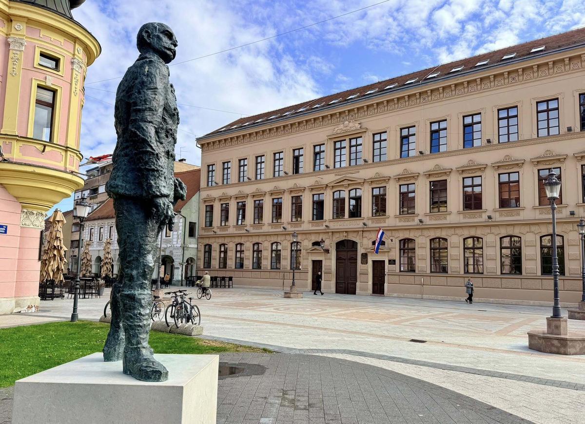 storyeditor/2025-10-10/Gimnazija_1__2_.jpg Svečani program održao se u kazalištu koje nosi ime gimnazijalca Joze Ivakića