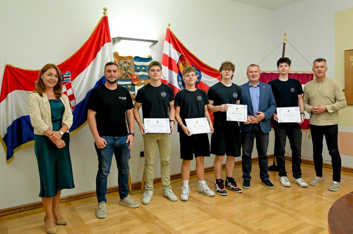 Robotičari osvojili 22 medalje, četiri su donijeli i sportaši