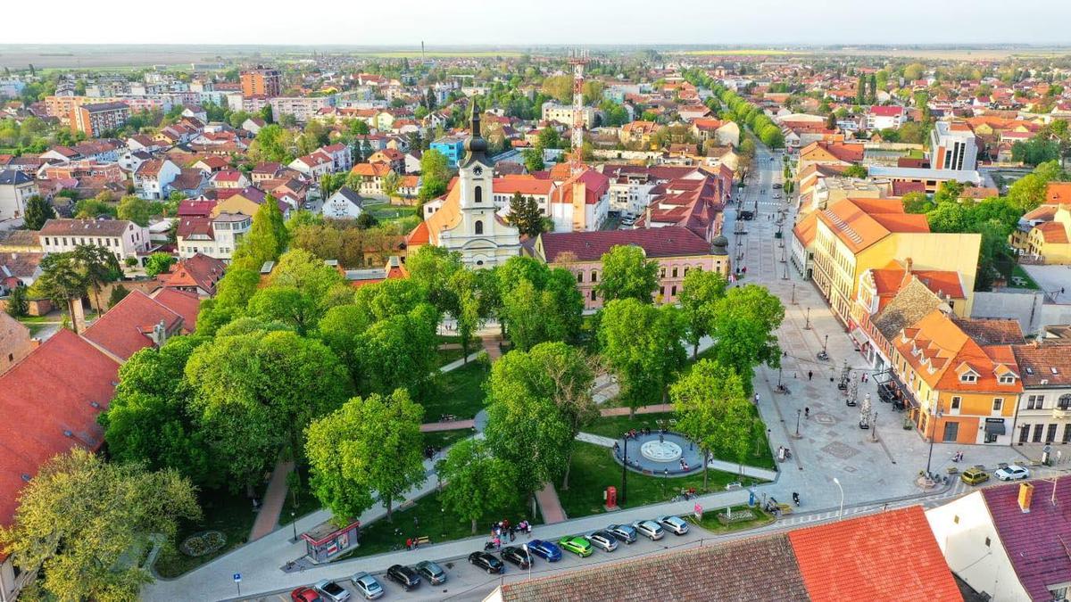 Na 13 lokacija dobivamo po tri polupodzemna spremnika, kod nebodera iznimno četiri, koja će uz papir, plastiku i staklo, probno prikupljati i komunalni otpad