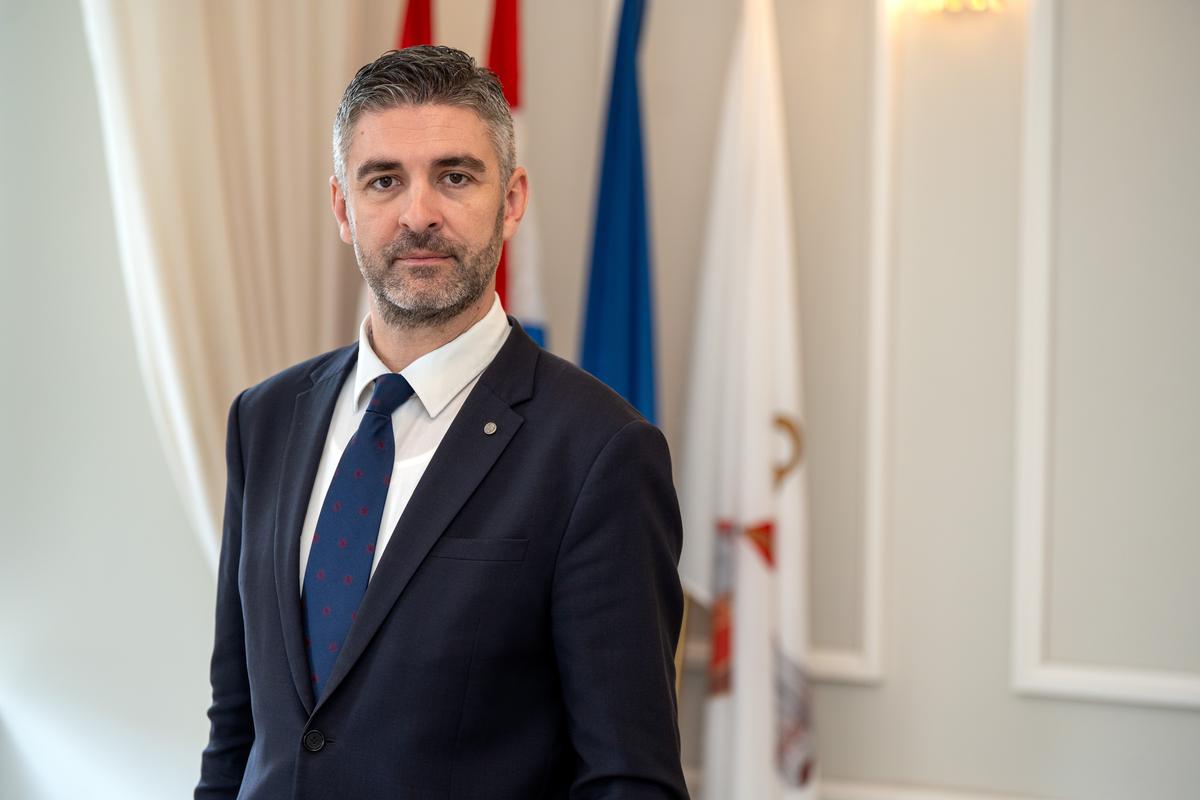 POKRENUT 2017. godine, ovaj strateški, multidisciplinarni projekt pozicionira Dubrovnik kao lidera održivosti na Mediteranu, balansirajući gospodarski rast sa zaštitom povijesne cjeline upisane na UNESCO-ovu listu svjetske baštine