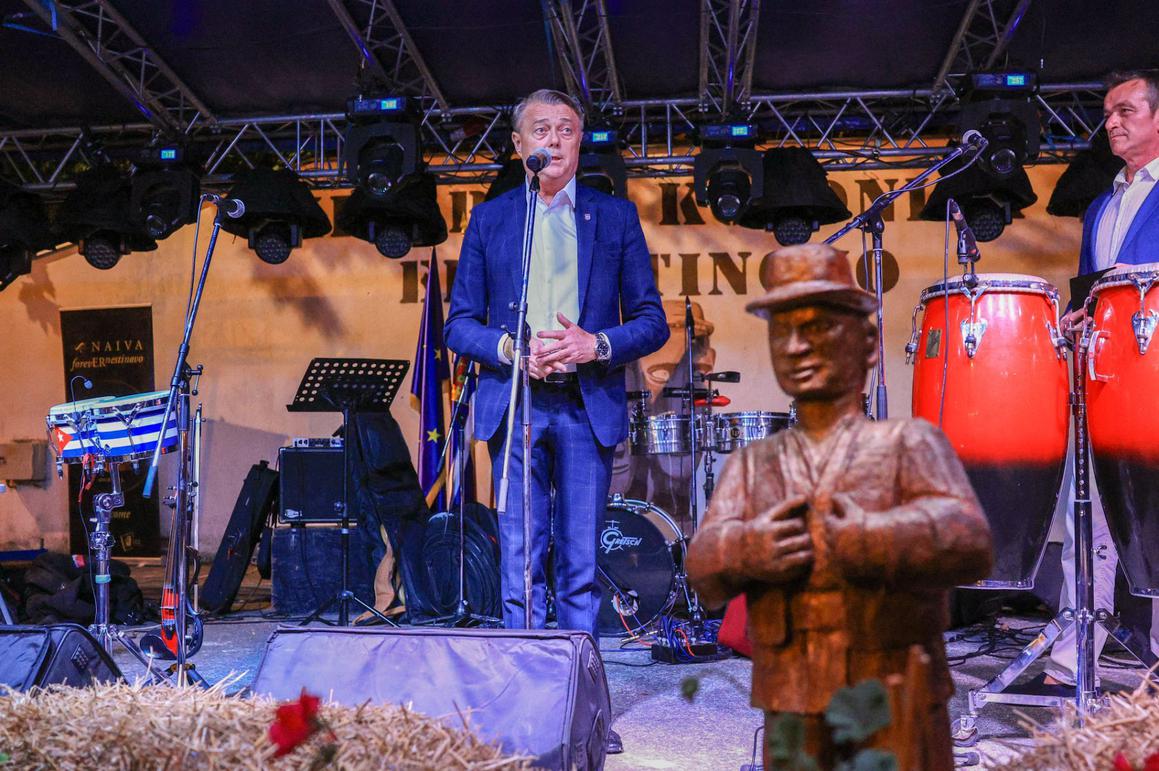 Na Koloniju odazvalo se 12 kipara, 5 slikara i dvije umjetnice sa slamom