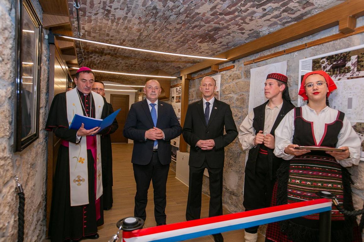 Izložbom o Memorijalnom centru otvorena dvorana 'Dr. Ante Starčević'