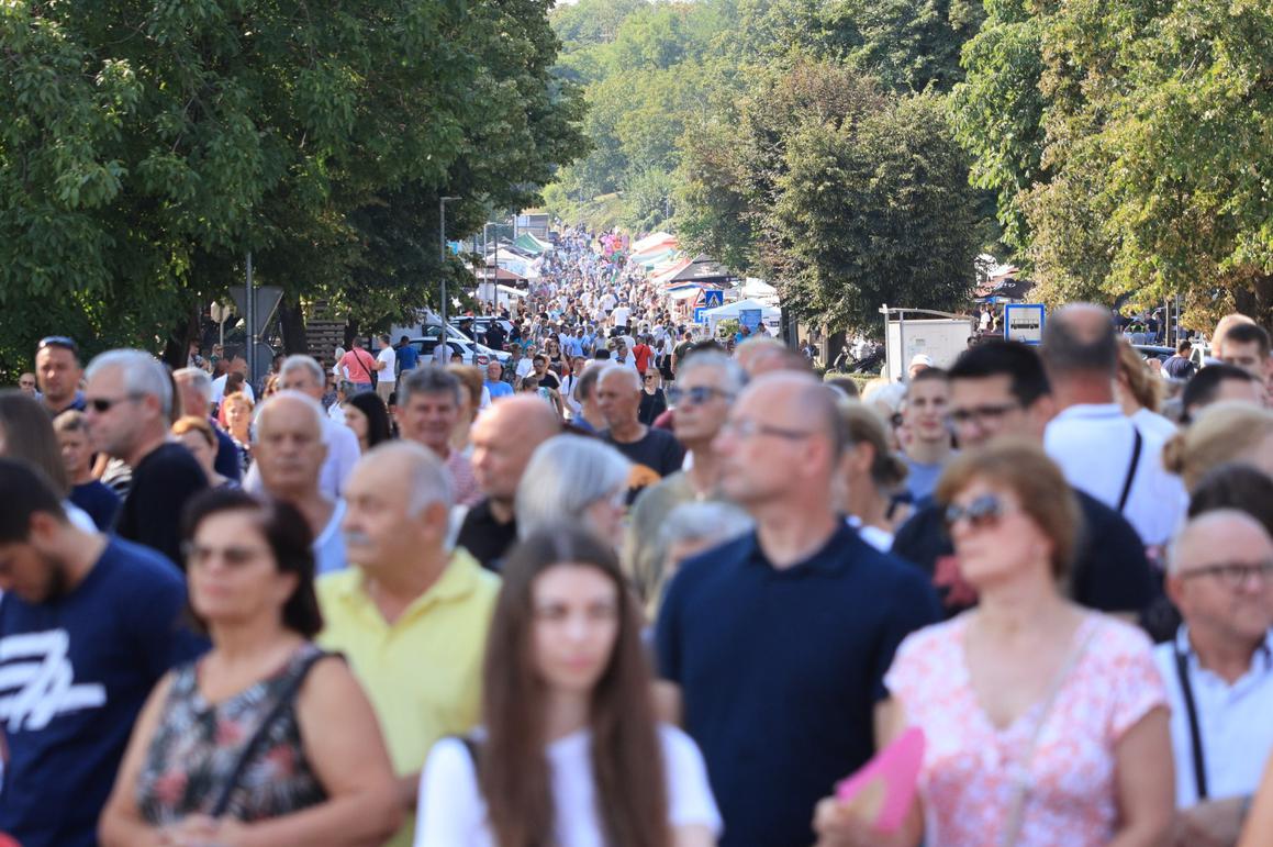 Crkva je bila srušena, a Gospin kip pronađen je godinu poslije – neoštećen