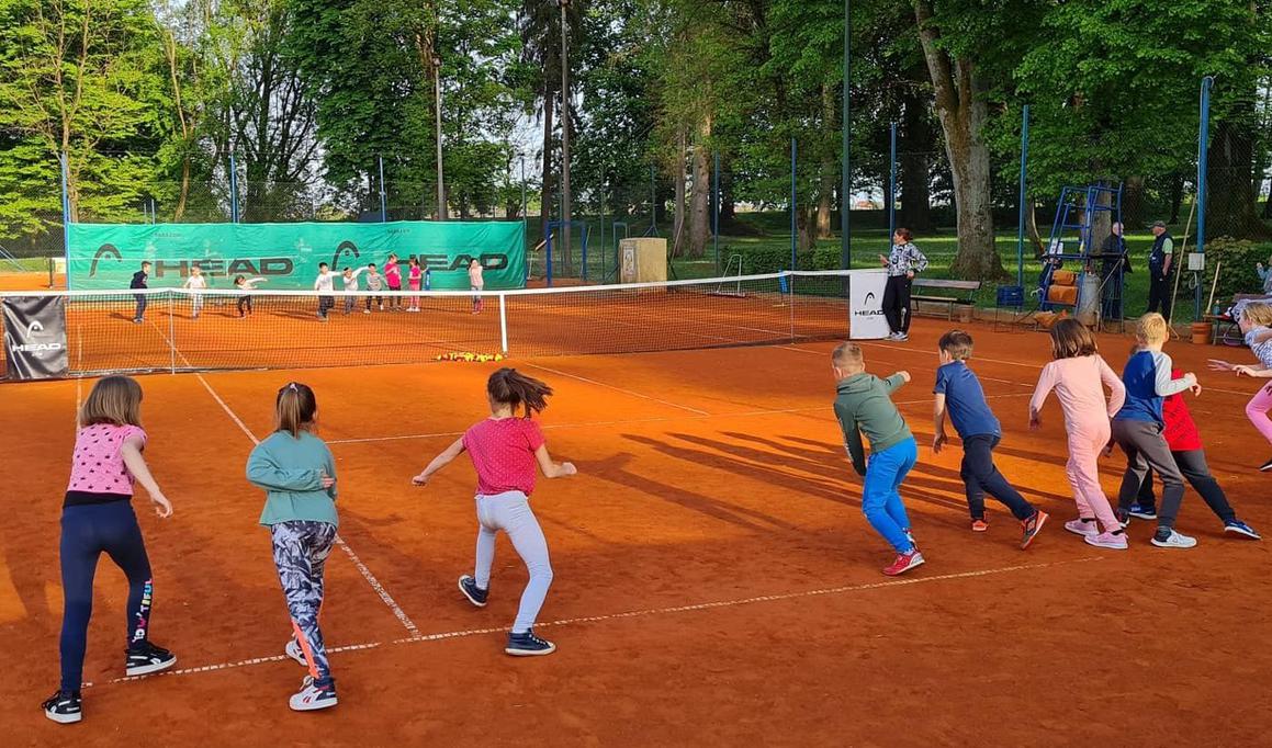 Veliki interes djece za Školu tenisa u Vojniću