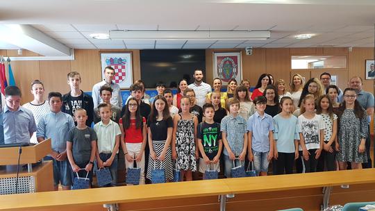 Učenici Glazbene škole susreli su se s gradonačelnikom Ivanom Penavom i njegovim zamjenicima
