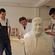 Akademski kipar Mate Roščić izrađuje bistu nezaboravljenog pjevača Vinka Coce koja će biti postavljena u njegovu rodnom Trogiru