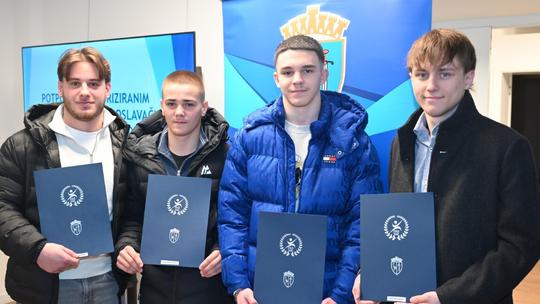 storyeditor/2026-01-01/smz_b_slager_sportasi.jfif