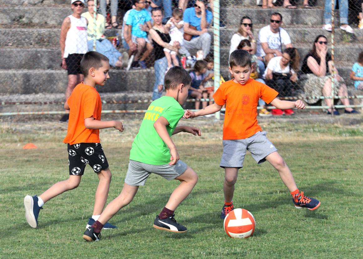 Čak 560 djece igralo mali nogomet, skakalo u dalj...