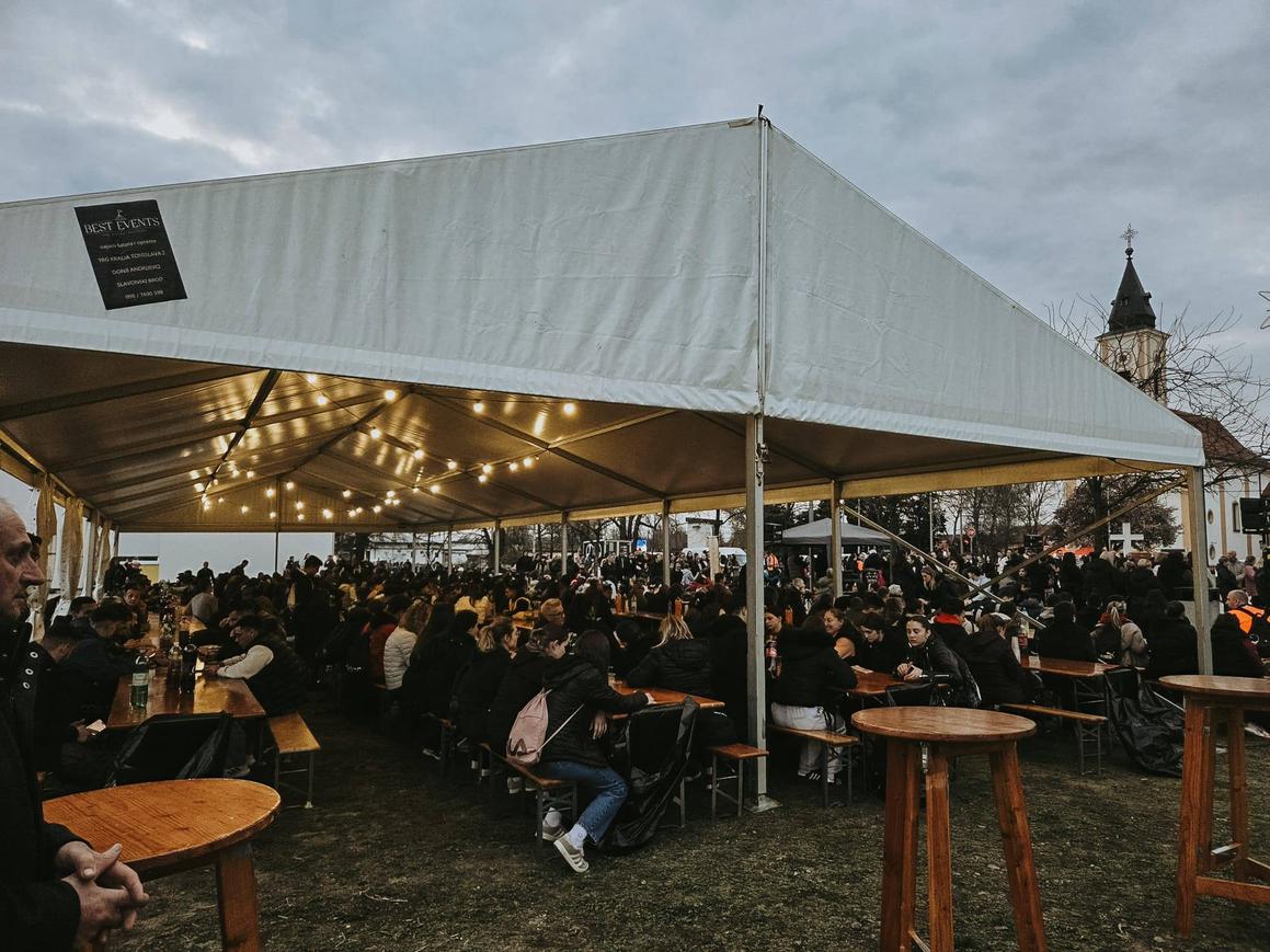 Istom rutom kao prije 20 godina na križnom putu hodalo i 1400 mladih