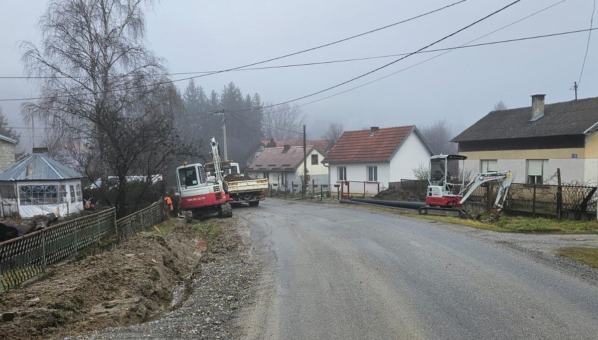 NA SUSRETU s mještanima zamjenik gradonačelnika Igor Brajdić istaknuo je važnost otvorenosti Grada prema potrebama građana i njihovim prijedlozima