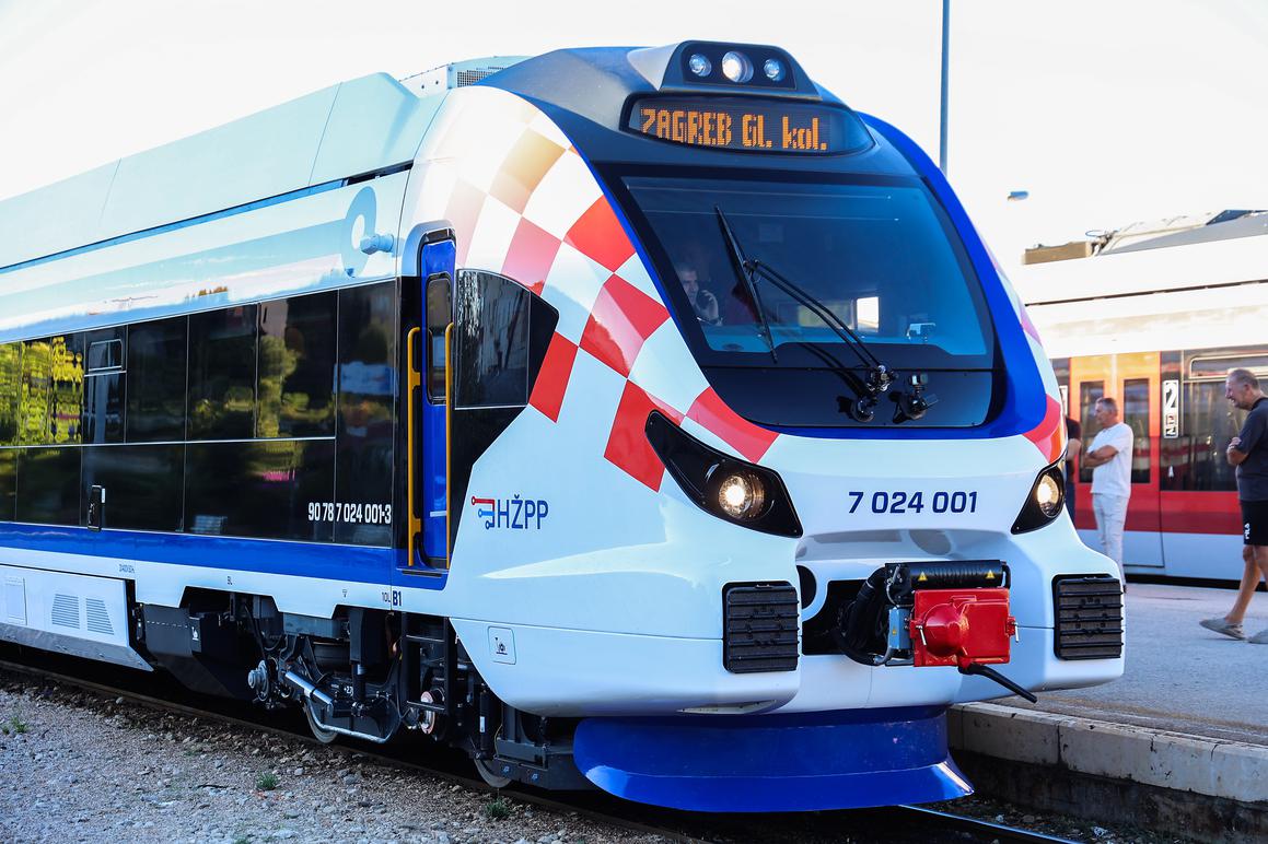 Stigao elektrodizelski vlak, od prosinca uvode i veći broj linija