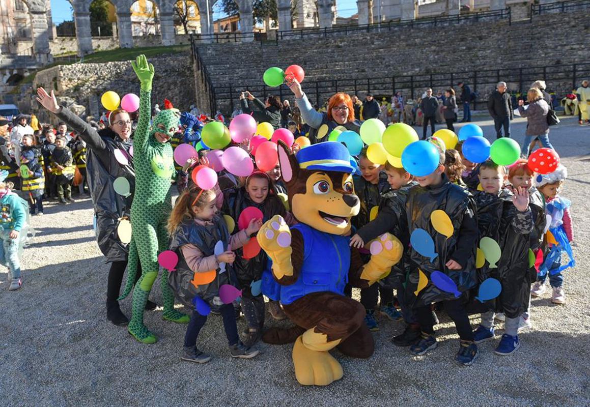 Na Dječjem karnevalu u pulskoj se Areni okupilo više od 1200 mališana