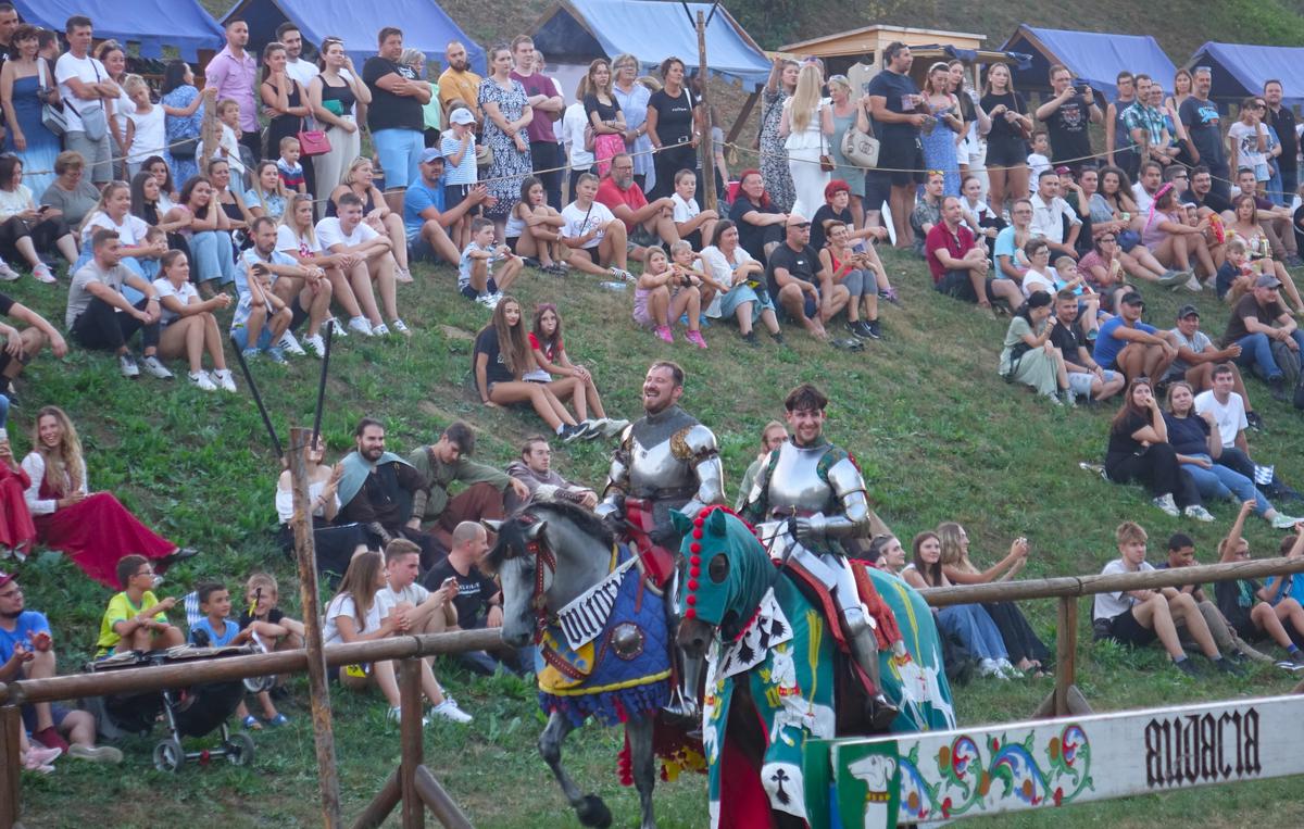 NA FESTIVALU je bilo 1300 sudionika iz Hrvatske i 22 europske zemlje, a koprivničko srednjovjekovno pivo s koprivom kušao je i predsjednik Zoran Milanović u društvu s Mišelom Jakšićem i Renatom Labazanom