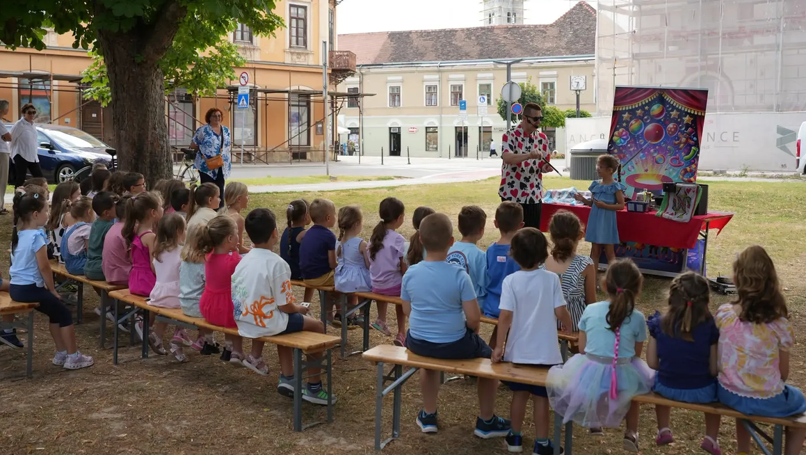 Ljetna zabava uz čitanje priča, likovne radionice, filmske projekcije...