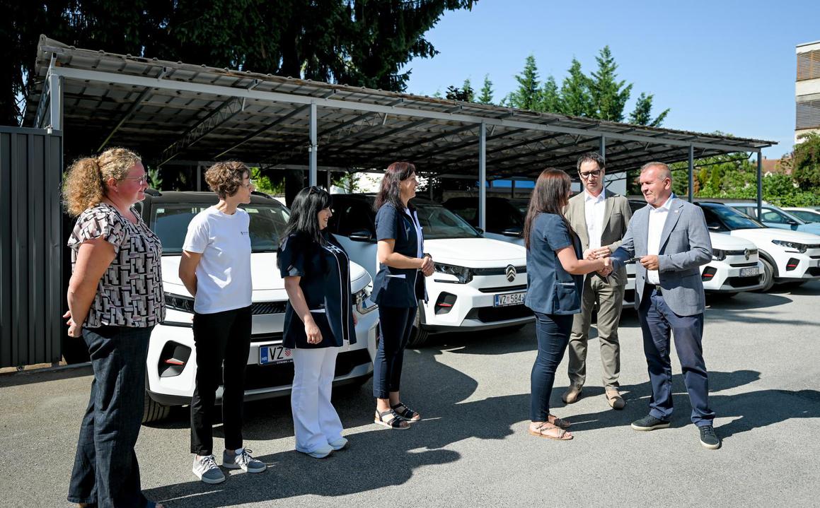S pet novih automobila pomlađen vozni park patronažnih sestara