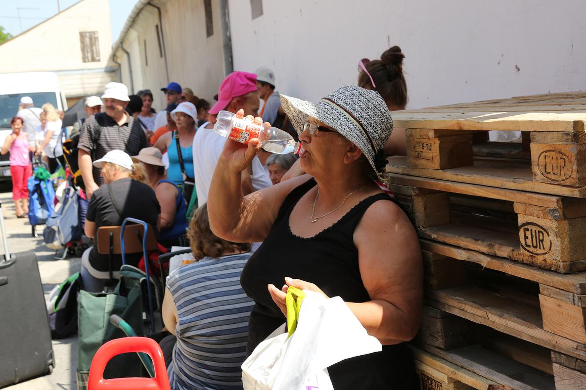 Počela podjela paketa hrane za 3500 siromašnih Osječana