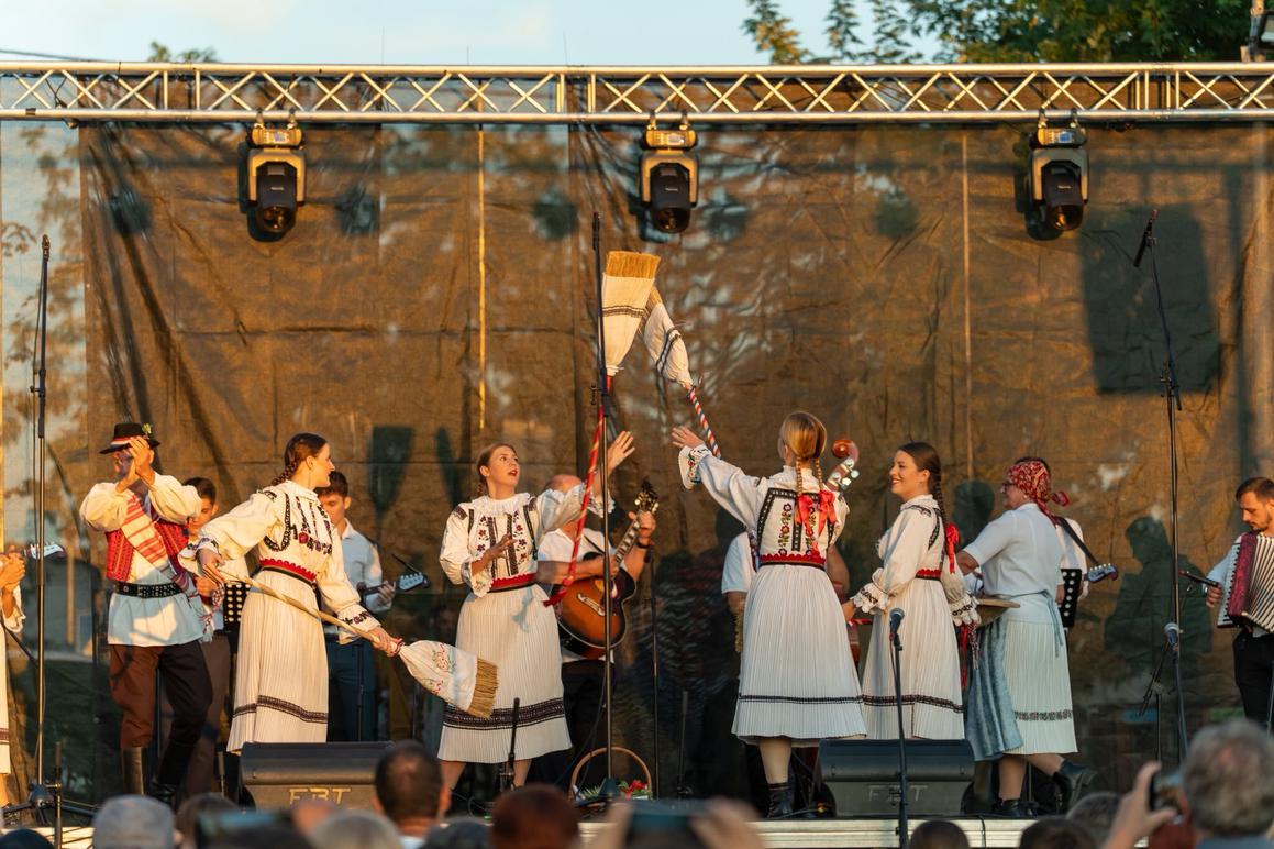Folkloraši iz Čilea, Kostarike i Novog Zelanda pokazali svoju tradiciju