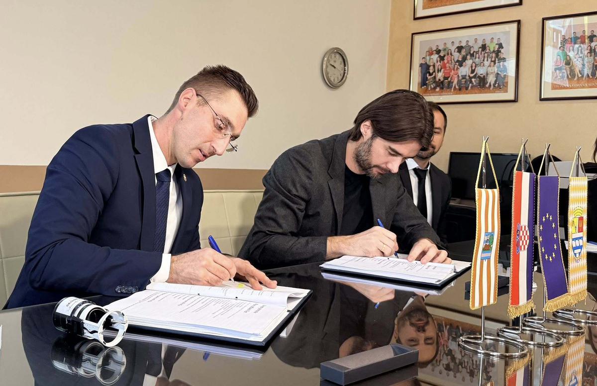 Kako je rečeno na svečanosti potpisivanja, bit će to moderna građevna za novo doba, mjesto gdje će stasati generacije djece u najboljim uvjetima za rast i razvoj