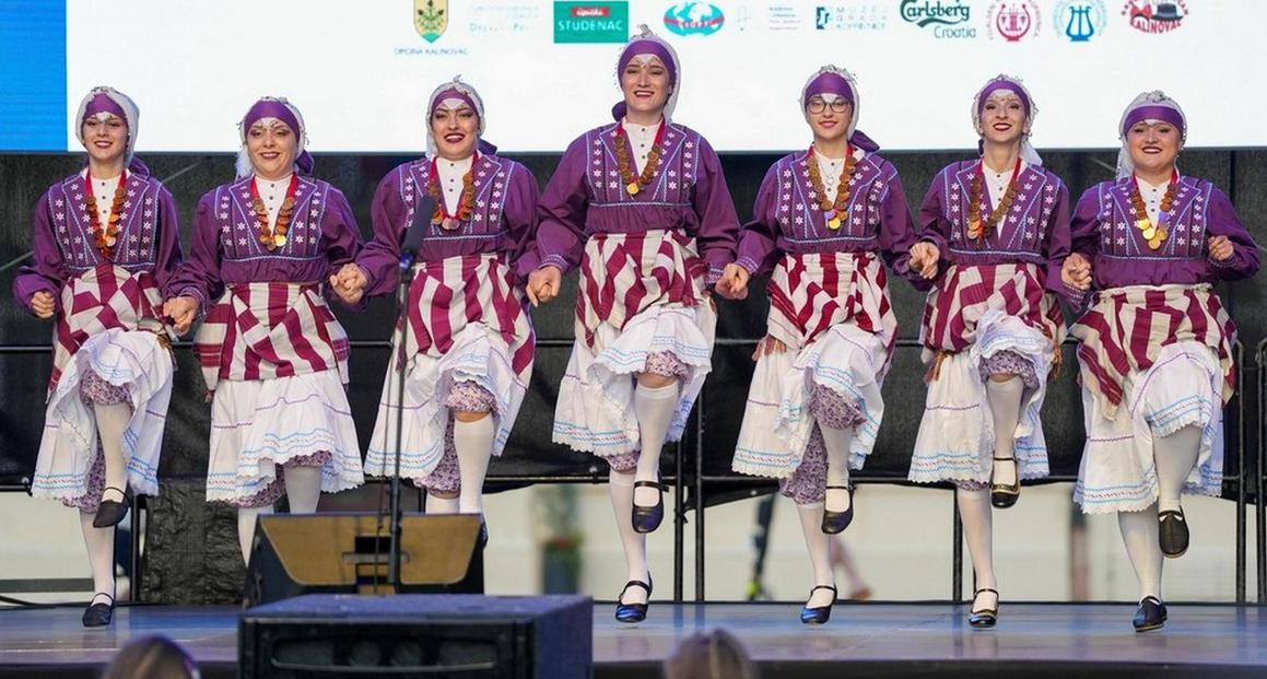 Na festivalu folklorne skupine iz Kolumbije, Turske, Južne Koreje...