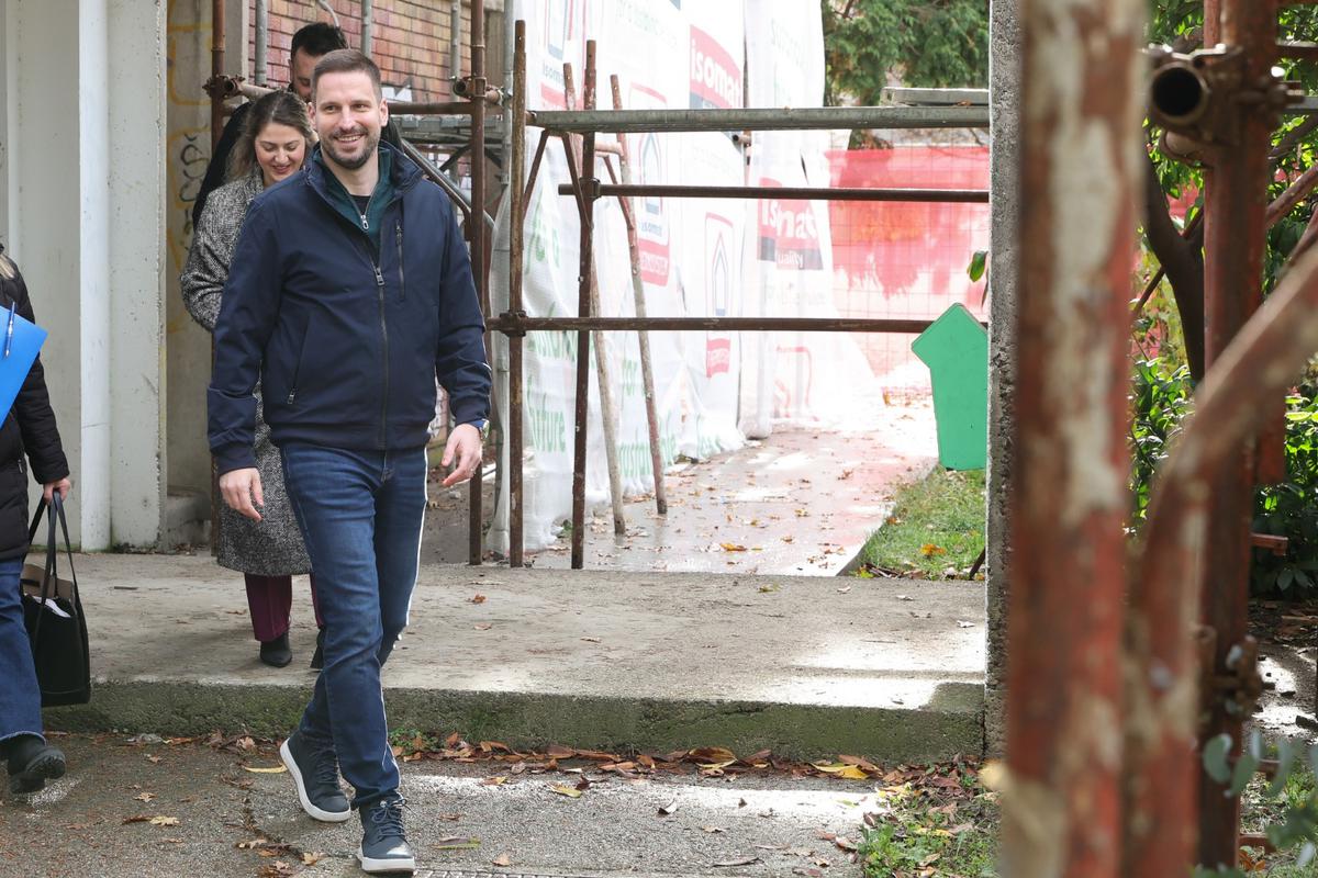 Gradonačelnik Ivan Radić pri obilasku radova u Dječjem vrtiću 'Krijesnica'
