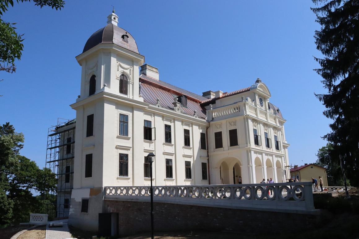 Radovi na Velikom dvorcu Pejačević privode se kraju: Pročelje već mami poglede