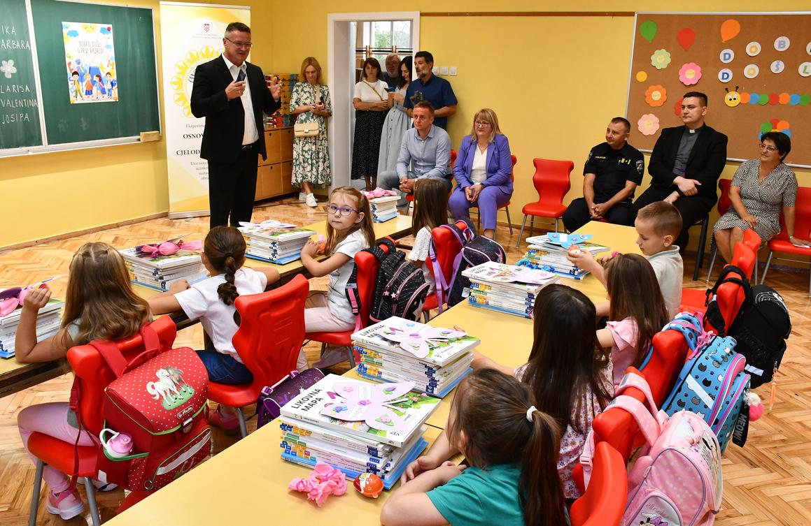 Gotovo 9,5 milijuna eura za potrebe jednosmjenskog rada škola