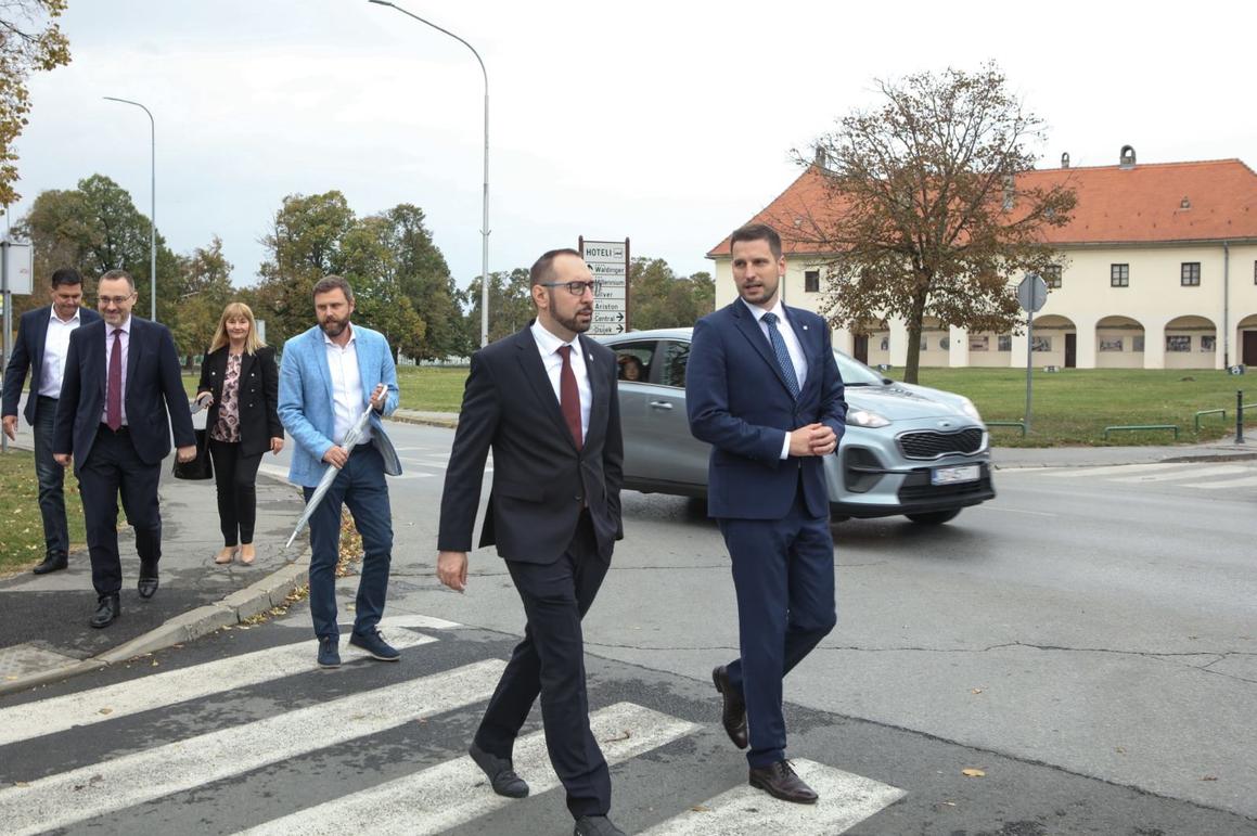 Zagreb je trebao odgovoriti na potres i nevrijeme, a Osijek na veliki požar plastike