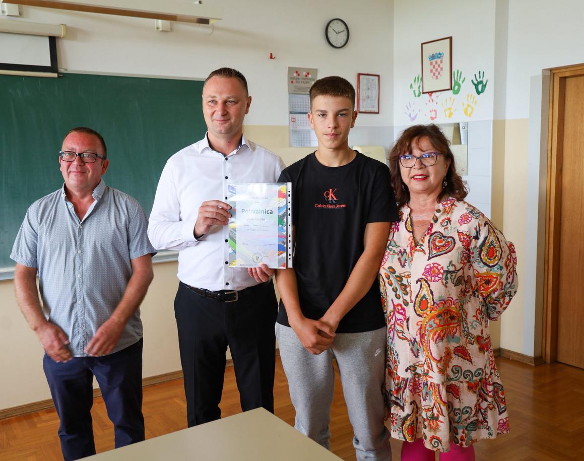 Županija osigurala deset računala za bjelovarske srednjoškolce