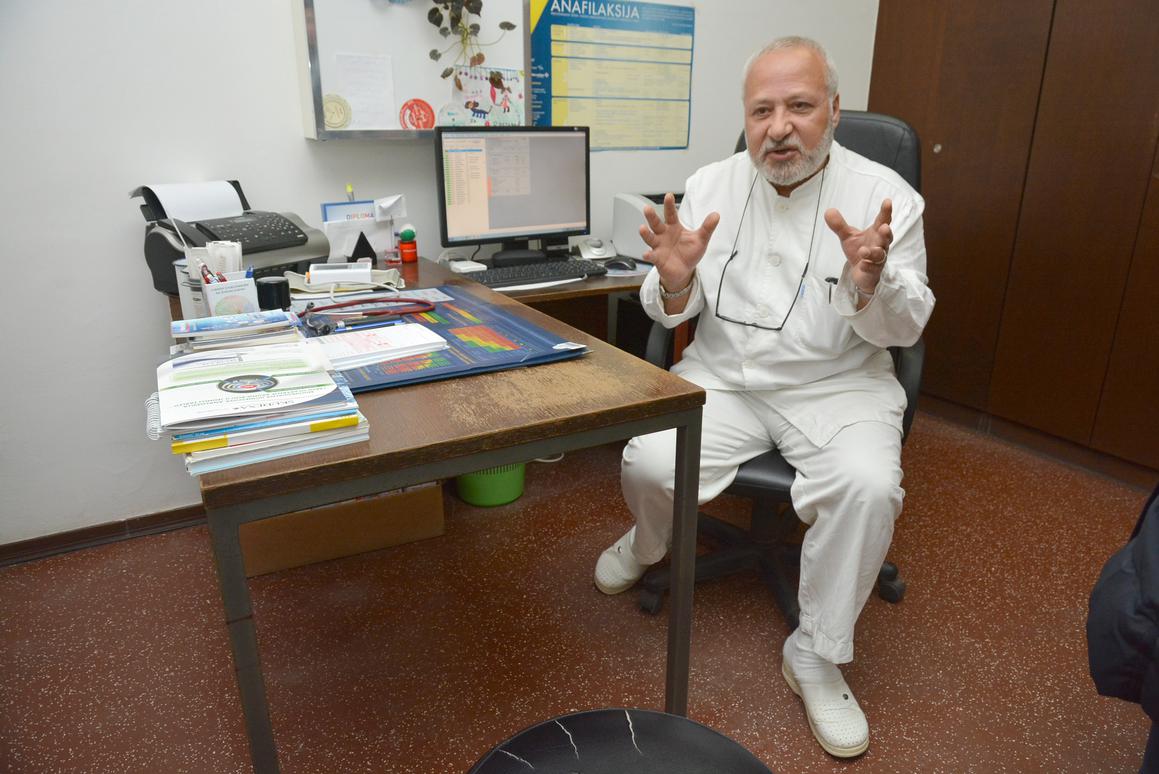 Doktor Mustafa Husein dnevno pregleda i do 130 pacijenata