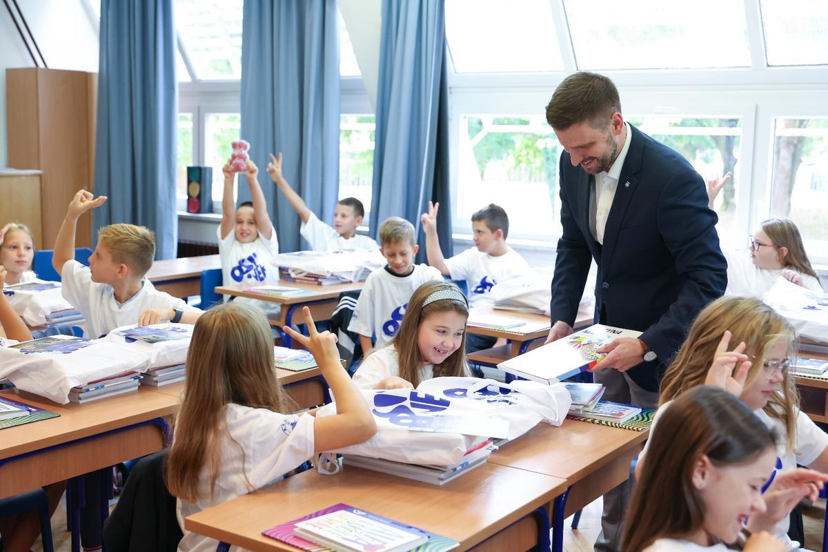NAJAVLJEN je projekt školske kuhinje koja bi pripremala 15.000 obroka dnevno za sve učenike osnovnih škola i djecu iz vrtića na području Osijeka