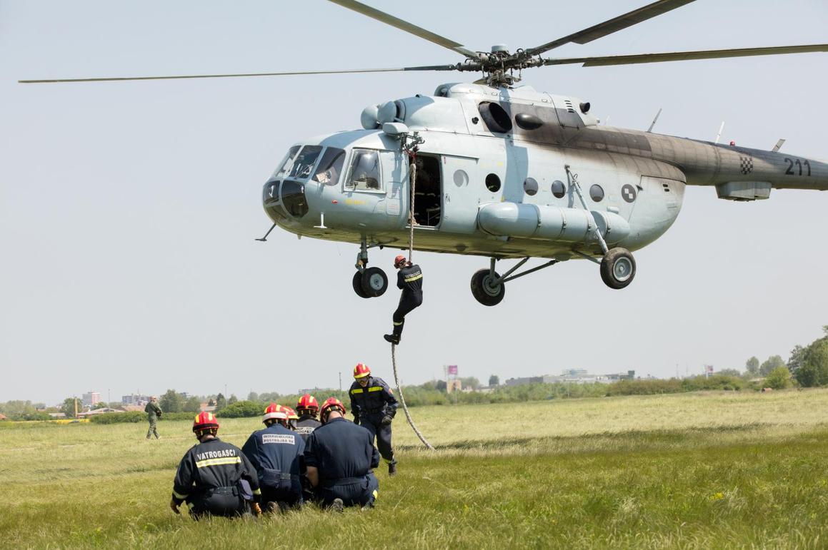 Održana desantna vježba iz helikoptera interventnih vatrogasnih postrojbi
