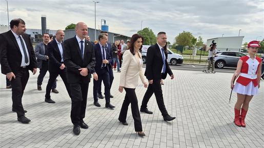 Zgrada se prostire na tisuću kvadrata, s 11 ureda koji će služiti mladim poduzetnicima i obrtnicima, prije svega po određenim kriterijima