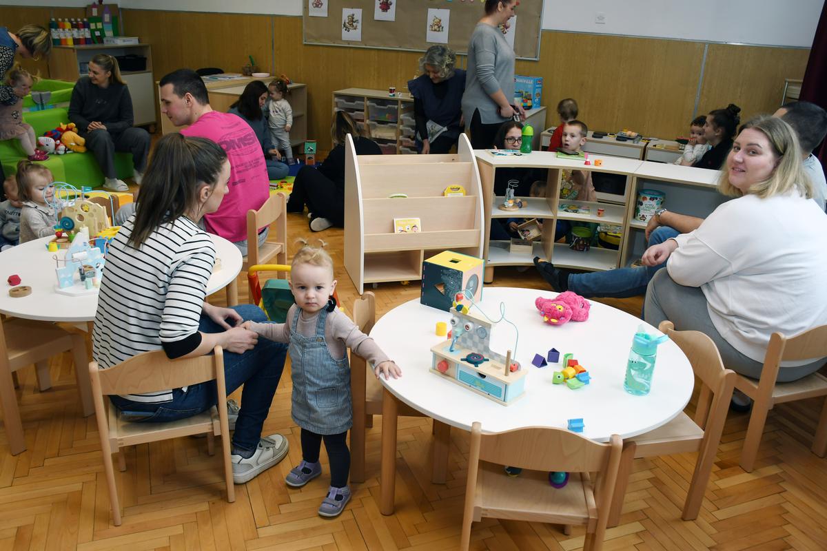 ZA DJEČJI vrtić Petrinjčica osigurane su dvije školske učionice te popratne prostorije koje su pretvorene u ugodno mjesto za boravak mališana jasličke dobi