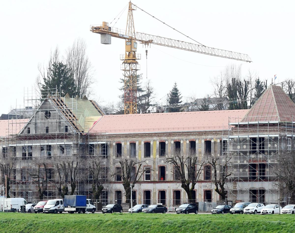 Zgrada bivše vojarne postat će centar elektrotehnike i računalstva