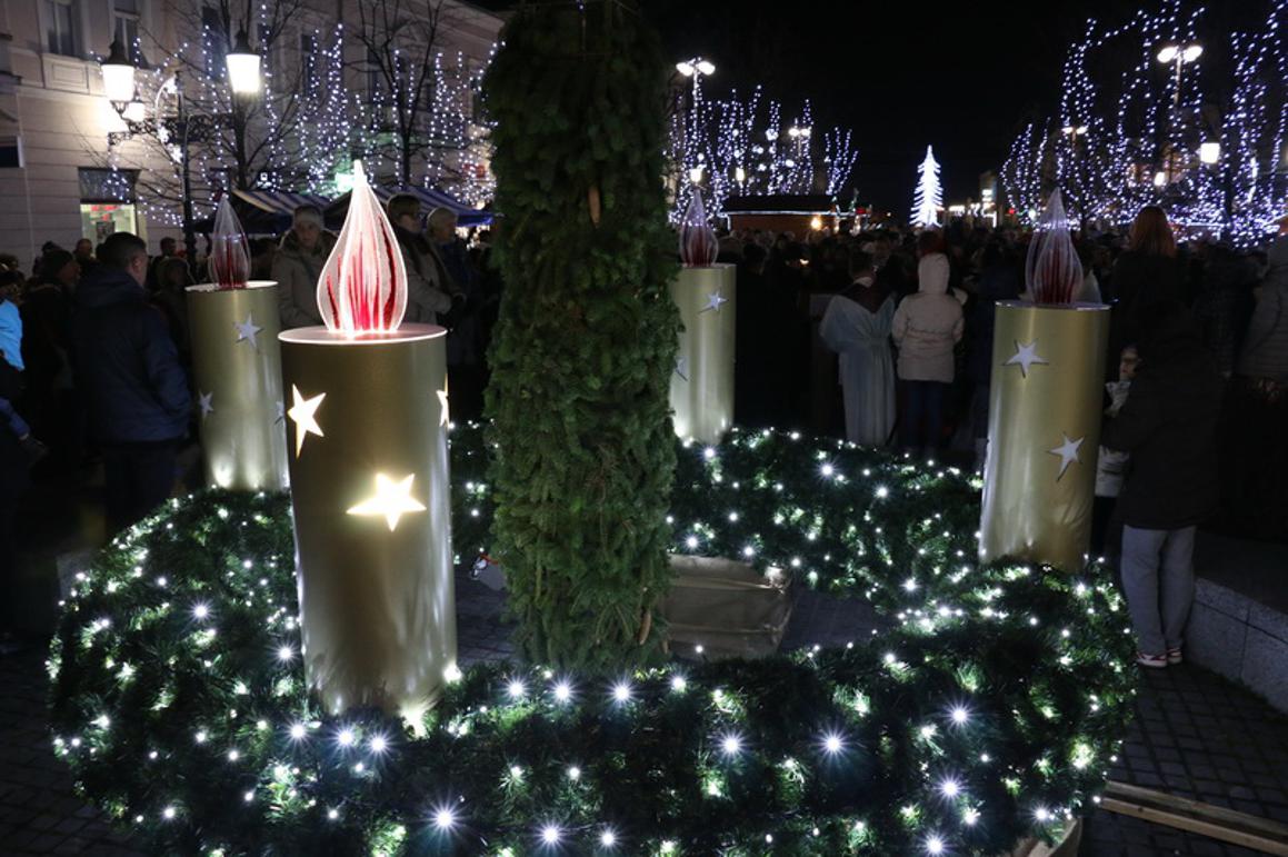 Slavonski Brod vas poziva na svečani početak Adventa i Božićne bajke