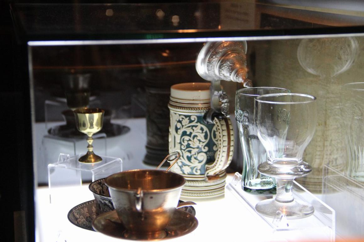 "Muzejska kutija" sa šest čaša iz 19. i 20. stoljeća