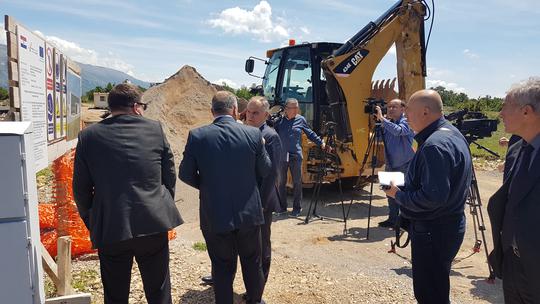 Župan Blaženko Boban s gradonačelnikom Vrlike Jurom Plazonićem obišao gradilište budućeg poslovnog inkubatora