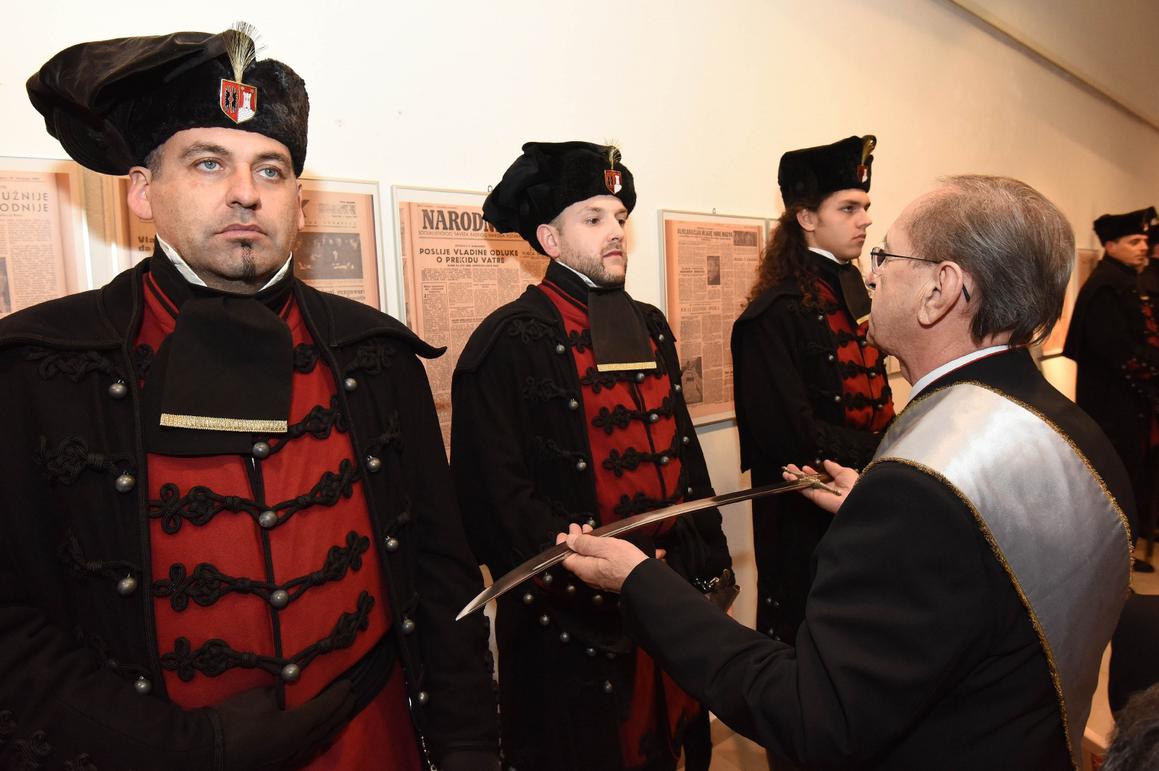 Održana prisega novih članovi Zrinske garde, prisegnuo i Vladimir Šeks