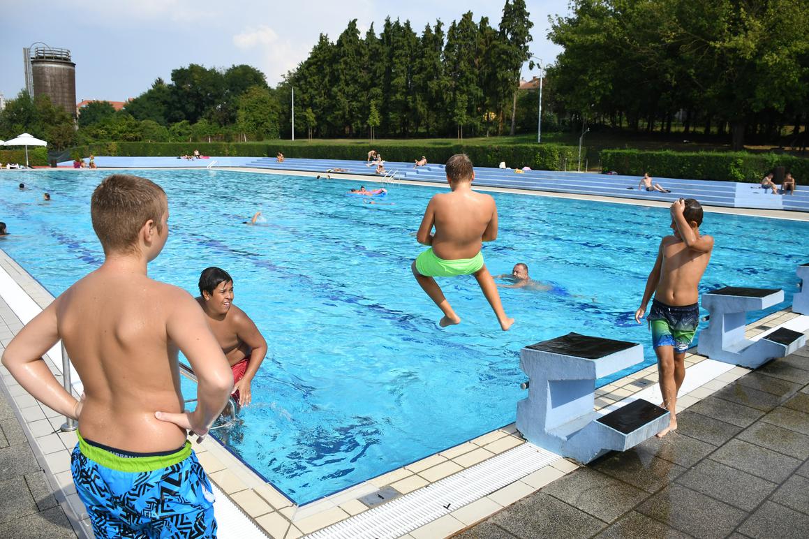 Uključite se u raznovrsne programe na jednim od najljepših Gradskih bazena u Hrvatskoj