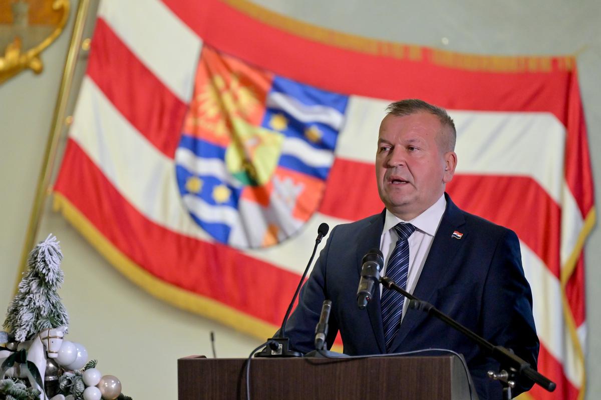 VEĆINA ZA U proračunu je sve bitno za što kvalitetniji život našeg čovjeka, a njime pokazujemo da Županija ostaje jedna od najrazvijenijih, najorganiziranijih i najnaprednijih hrvatskih regija, rekao je župan Anđelko Stričak