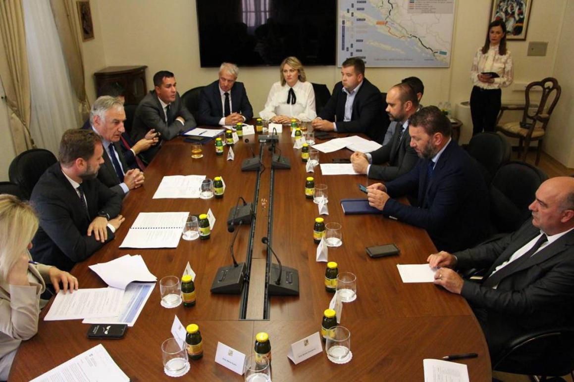 Ministar Banožić održao radni sastanak sa županom Dobroslavićem i predstavnicima gradova i općina