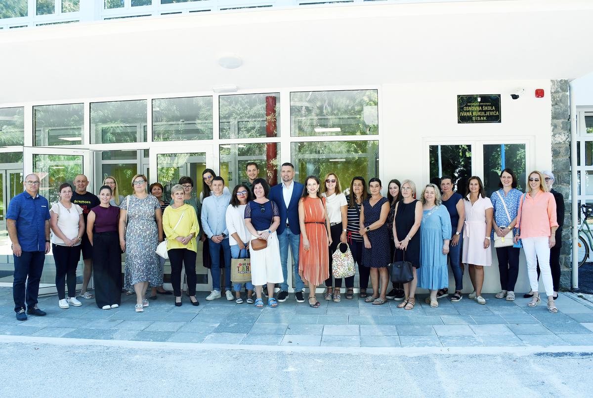storyeditor/2025-08-31/sisak_a_slager_nikola_cutuk_pixsell_PXL_260825_137296106__2_.jpg OSNOVNA ŠKOLA svoja će vrata otvoriti početkom ove školske godine, pet godina nakon potresa, a obnovom je omogućena nastava u jednoj smjeni