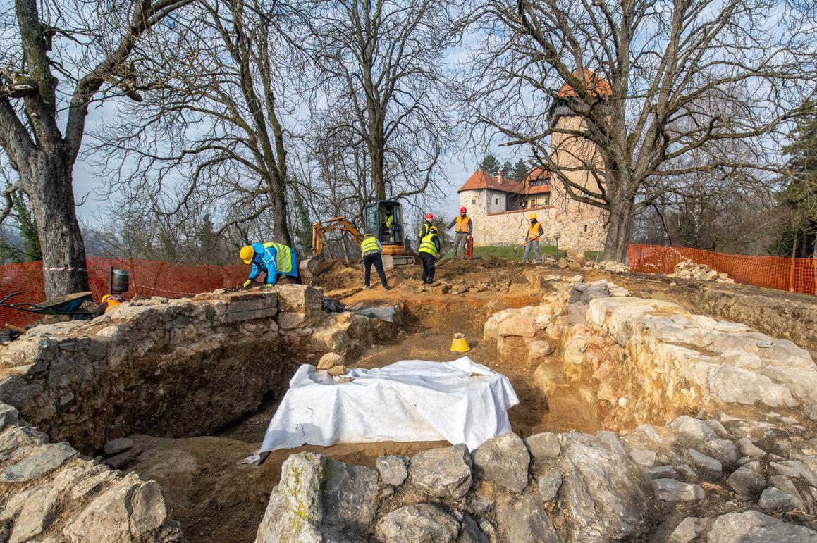 Uređenje ceste, parkirališta, obnova Branič-kule, vidikovca...