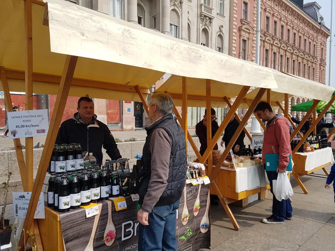 Na Trgu bana Jelačića kuhalo se po starim slavonskim receptima