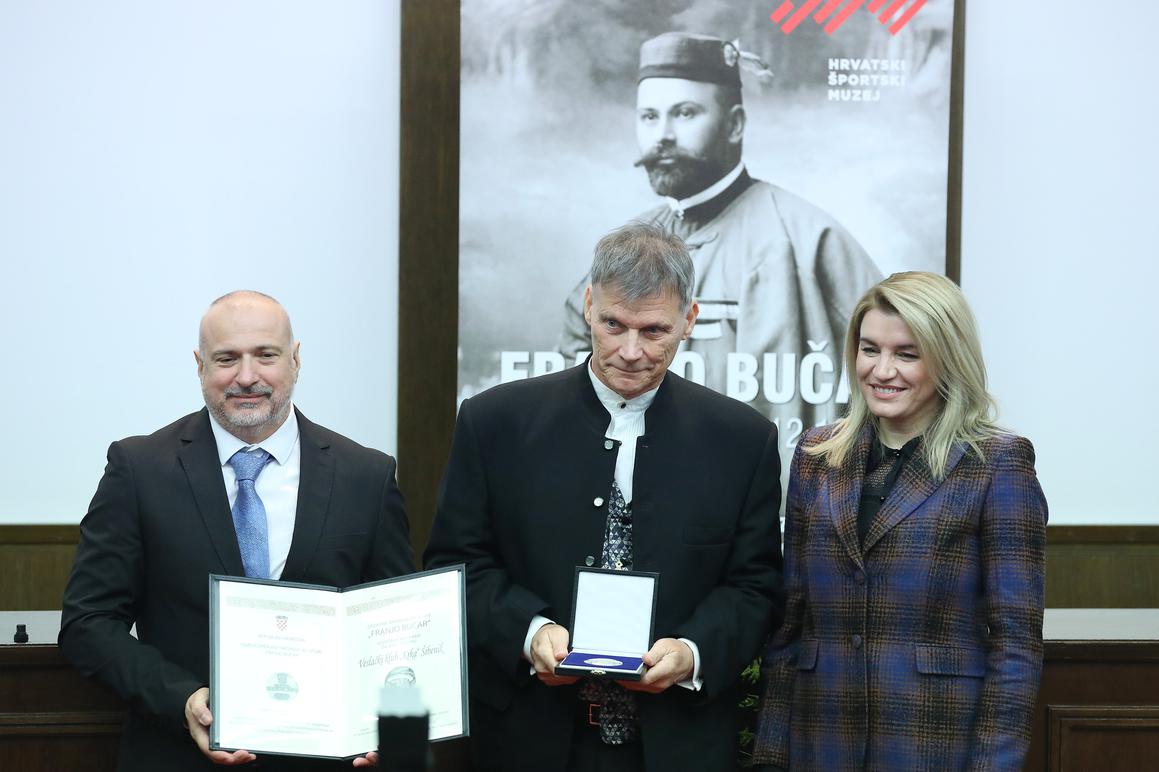 Stogodišnji Veslački klub Krka dobitnik Nagrade Franjo Bučar