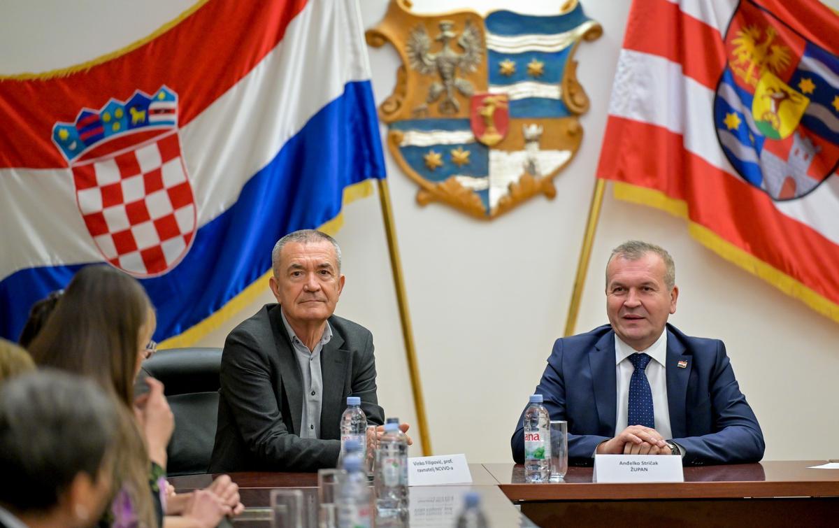 U ŽUPANIJSKOJ PALAČI Ravnatelje i učitelje primili su župan Anđelko Stričak i pročelnik dr. sc. Miroslav Huđek, a prijemu je nazočio i ravnatelj NCVVO-a Vinko Filipović