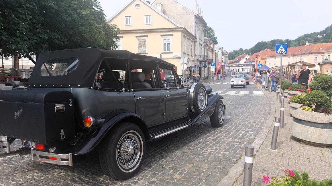 Samoborom prodefilirali oldtimeri