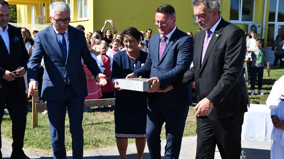 storyeditor/2025-09-19/PXL_190925_138672715.jpg